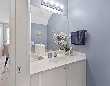 1457 Banyan Way - Photo Thumbnail 14
