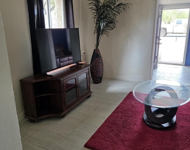639 N Phoenix Street - Photo Thumbnail 12