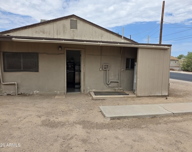 639 N Phoenix Street - Photo Thumbnail 4