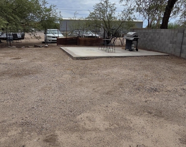 639 N Phoenix Street - Photo Thumbnail 3