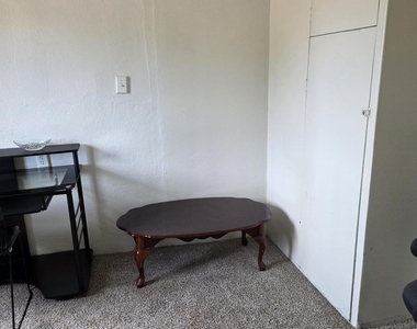 639 N Phoenix Street - Photo Thumbnail 14