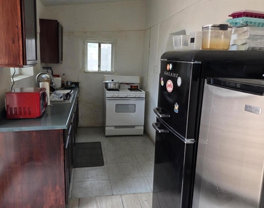 639 N Phoenix Street - Photo Thumbnail 10