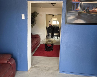 639 N Phoenix Street - Photo Thumbnail 2