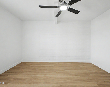 2223 S Mcclintock Drive - Photo Thumbnail 10