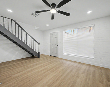 2223 S Mcclintock Drive - Photo Thumbnail 2