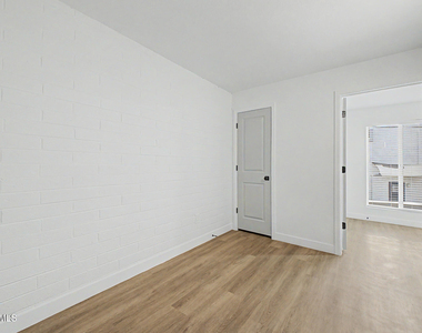 2223 S Mcclintock Drive - Photo Thumbnail 16