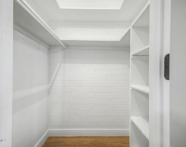 2223 S Mcclintock Drive - Photo Thumbnail 6