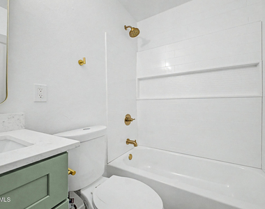 2223 S Mcclintock Drive - Photo Thumbnail 12