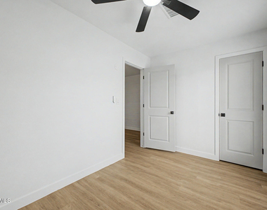 2223 S Mcclintock Drive - Photo Thumbnail 15