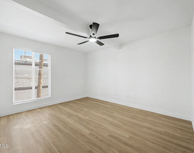 2223 S Mcclintock Drive - Photo Thumbnail 8