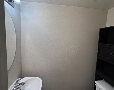 5819 N 59th Drive - Photo Thumbnail 22