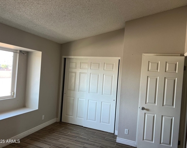 5819 N 59th Drive - Photo Thumbnail 7