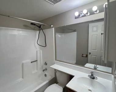 5819 N 59th Drive - Photo Thumbnail 21