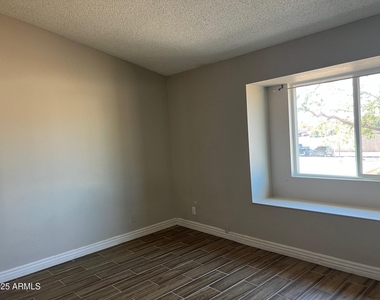 5819 N 59th Drive - Photo Thumbnail 6