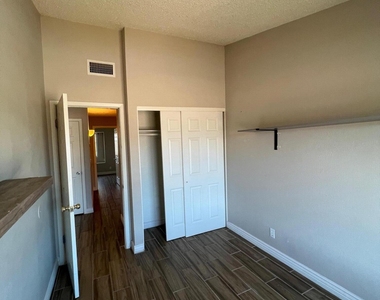5819 N 59th Drive - Photo Thumbnail 11