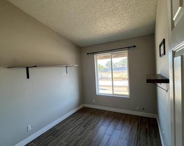5819 N 59th Drive - Photo Thumbnail 23