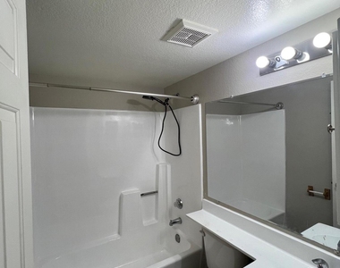 5819 N 59th Drive - Photo Thumbnail 12