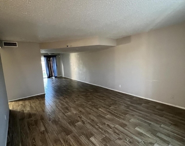 5819 N 59th Drive - Photo Thumbnail 3