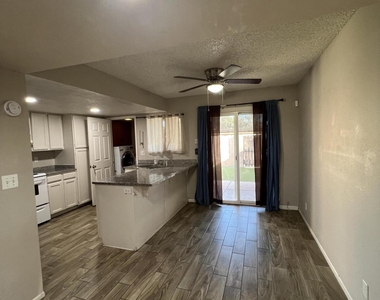 5819 N 59th Drive - Photo Thumbnail 1