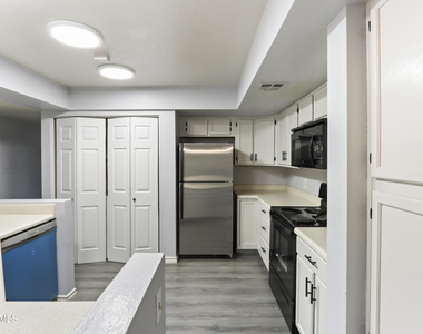 1331 W Baseline Road - Photo Thumbnail 10