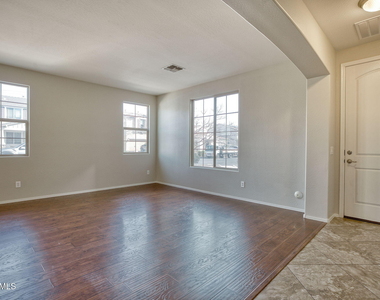 13718 N 150th Drive - Photo Thumbnail 8