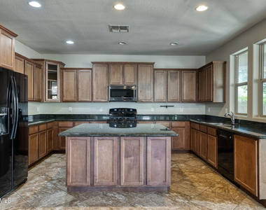 13718 N 150th Drive - Photo Thumbnail 19