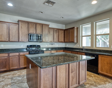 13718 N 150th Drive - Photo Thumbnail 22