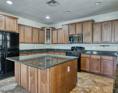 13718 N 150th Drive - Photo Thumbnail 21