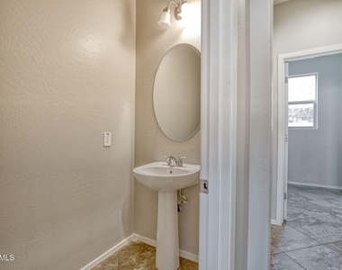 13718 N 150th Drive - Photo Thumbnail 12