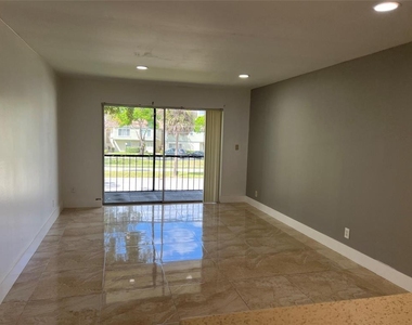 8060 N Colony Circle N - Photo Thumbnail 7