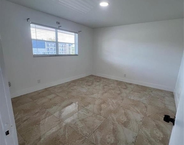 8060 N Colony Circle N - Photo Thumbnail 8