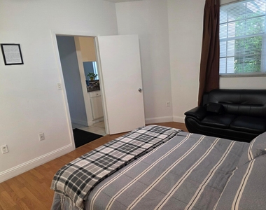 1821 Nw 96th Terrace - Photo Thumbnail 3