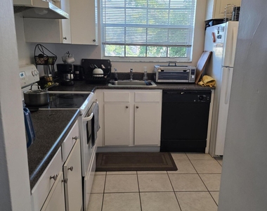 1821 Nw 96th Terrace - Photo Thumbnail 4