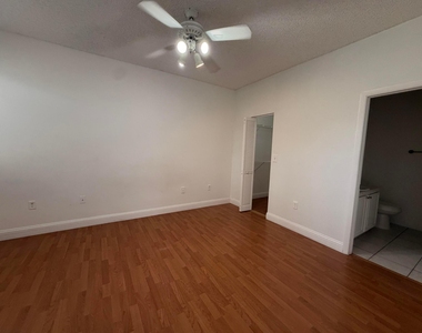1821 Nw 96th Terrace - Photo Thumbnail 9