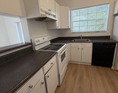 1821 Nw 96th Terrace - Photo Thumbnail 12