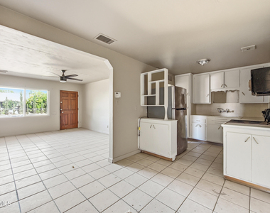 6532 N 19th Drive - Photo Thumbnail 6
