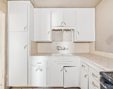 6532 N 19th Drive - Photo Thumbnail 8