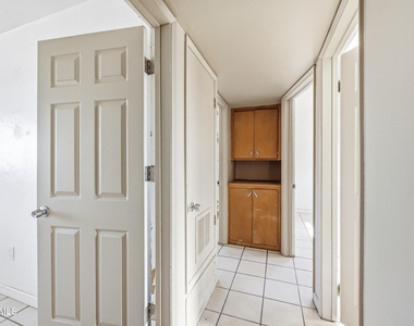 6532 N 19th Drive - Photo Thumbnail 10