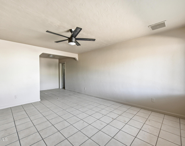 6532 N 19th Drive - Photo Thumbnail 4