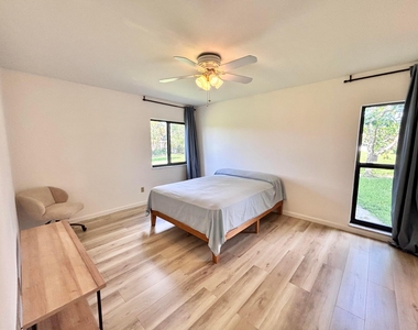 2071 Nw 21st Terrace - Photo Thumbnail 9