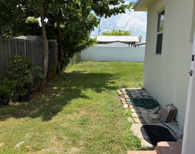 10480 Sw 181st Terrace - Photo Thumbnail 12