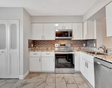 14623 Bonaire Boulevard - Photo Thumbnail 12