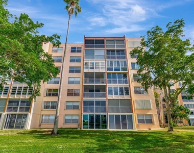 14623 Bonaire Boulevard - Photo Thumbnail 46
