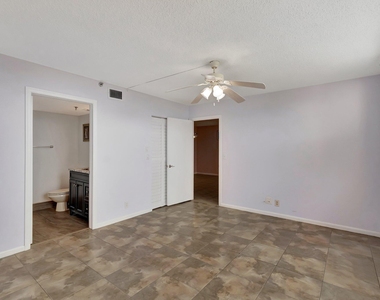 14623 Bonaire Boulevard - Photo Thumbnail 17