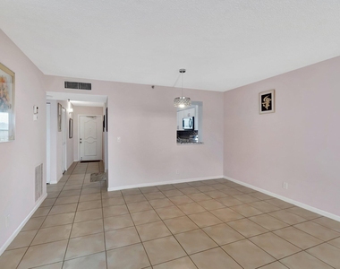 14623 Bonaire Boulevard - Photo Thumbnail 3