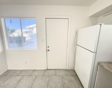 308 E Vogel Avenue - Photo Thumbnail 8
