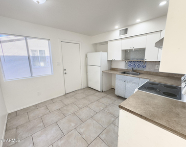 308 E Vogel Avenue - Photo Thumbnail 10
