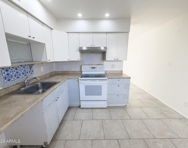 308 E Vogel Avenue - Photo Thumbnail 9