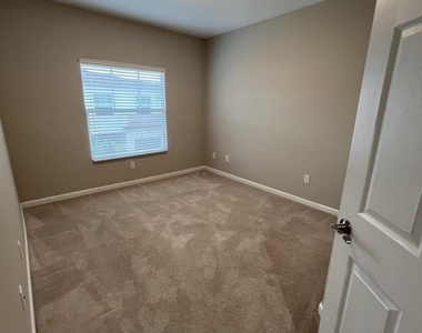14404 Emerald Place Way - Photo Thumbnail 10