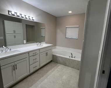 14404 Emerald Place Way - Photo Thumbnail 6